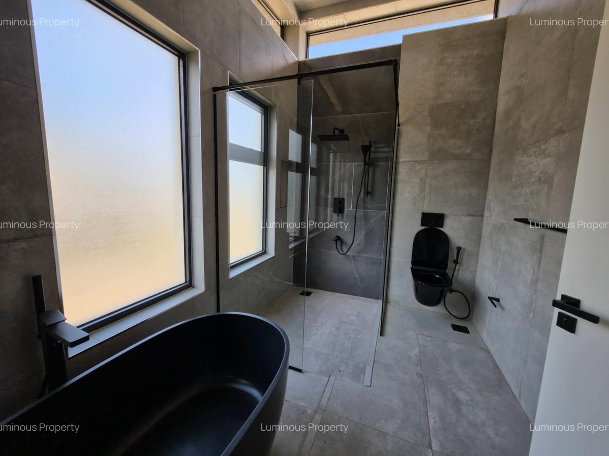 4 Bed Townhouse with En Suite at Runda - 16
