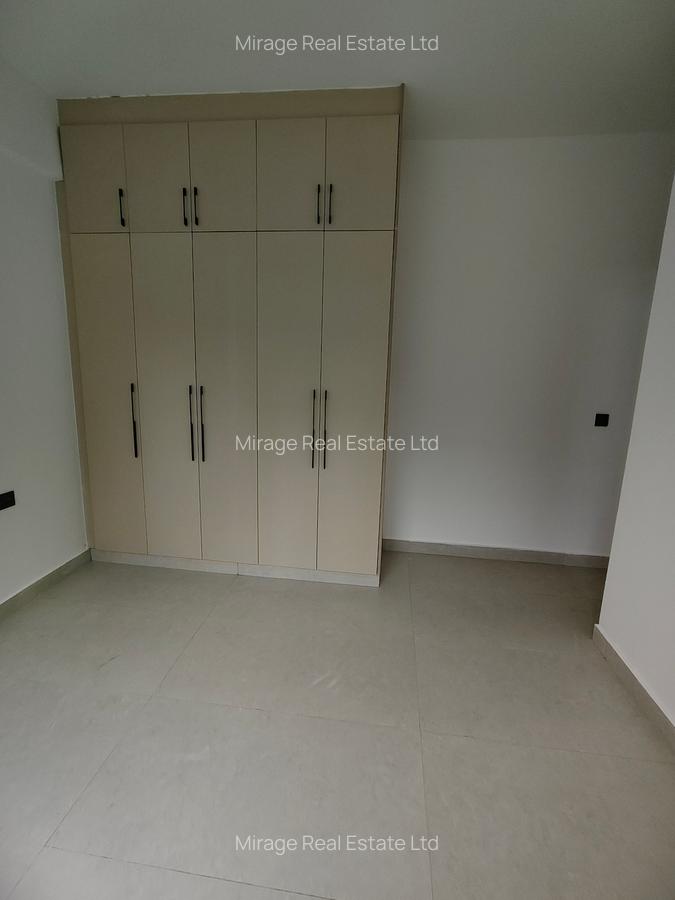3 Bed Apartment with En Suite in Brookside - 7