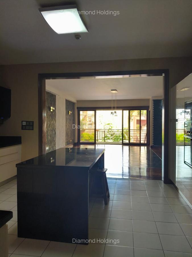 3 Bed Apartment with En Suite at Parklands - 9