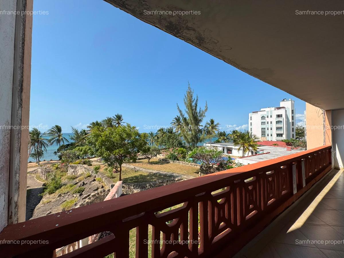 Serviced 3 Bed Apartment with En Suite at Lamera Beach - 3