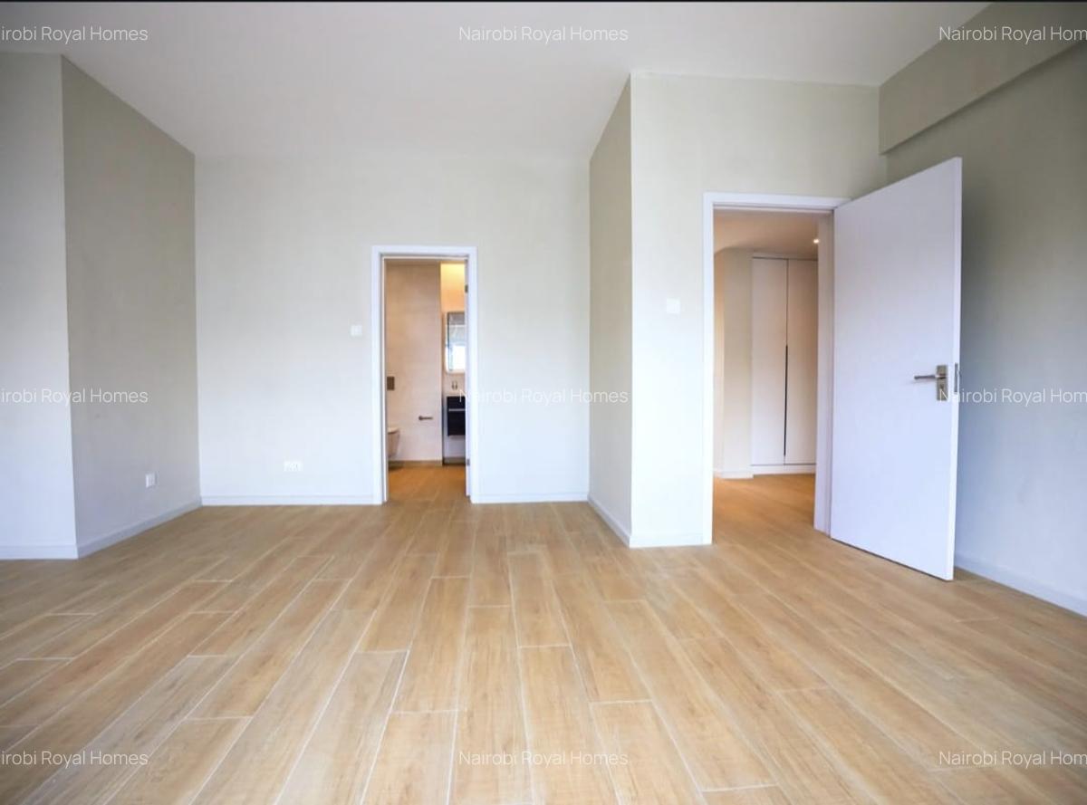 5 Bed Townhouse with En Suite at Lavington Green - 4