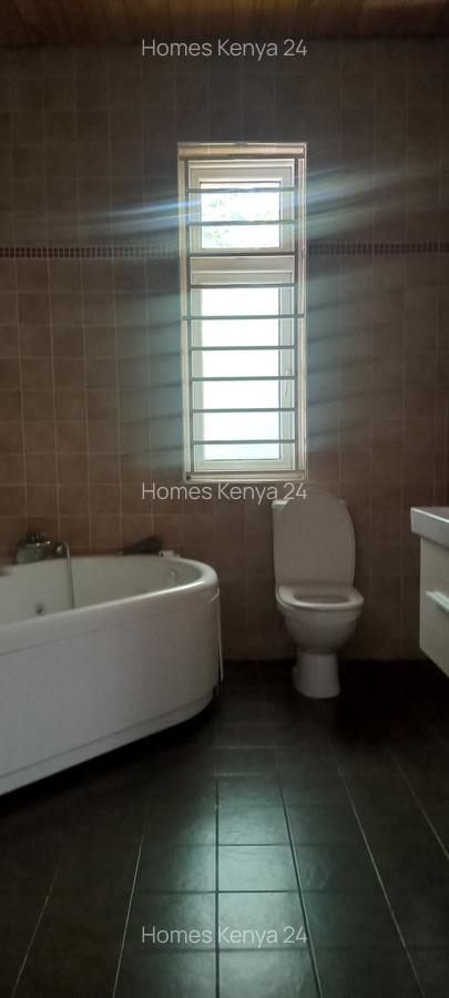 6 Bed House at Rosslyn Lone Tree - 17
