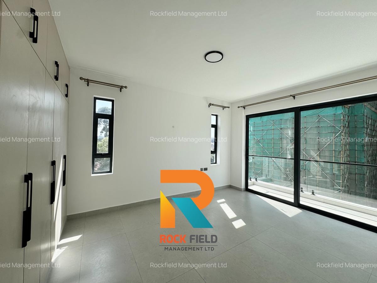 3 Bed Apartment with En Suite in Brookside - 15