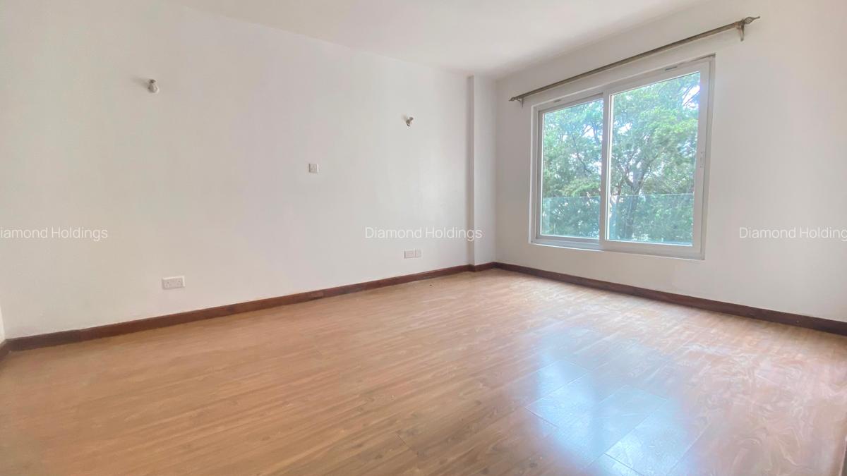 4 Bed Apartment with En Suite at Parklands - 4
