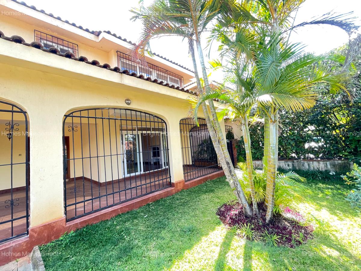 4 Bed Townhouse with En Suite in Westlands Area - 1
