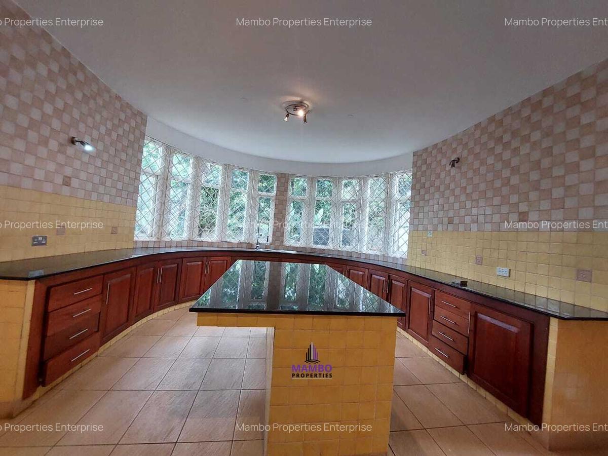 5 Bed Villa with En Suite at Lone Tree - 4