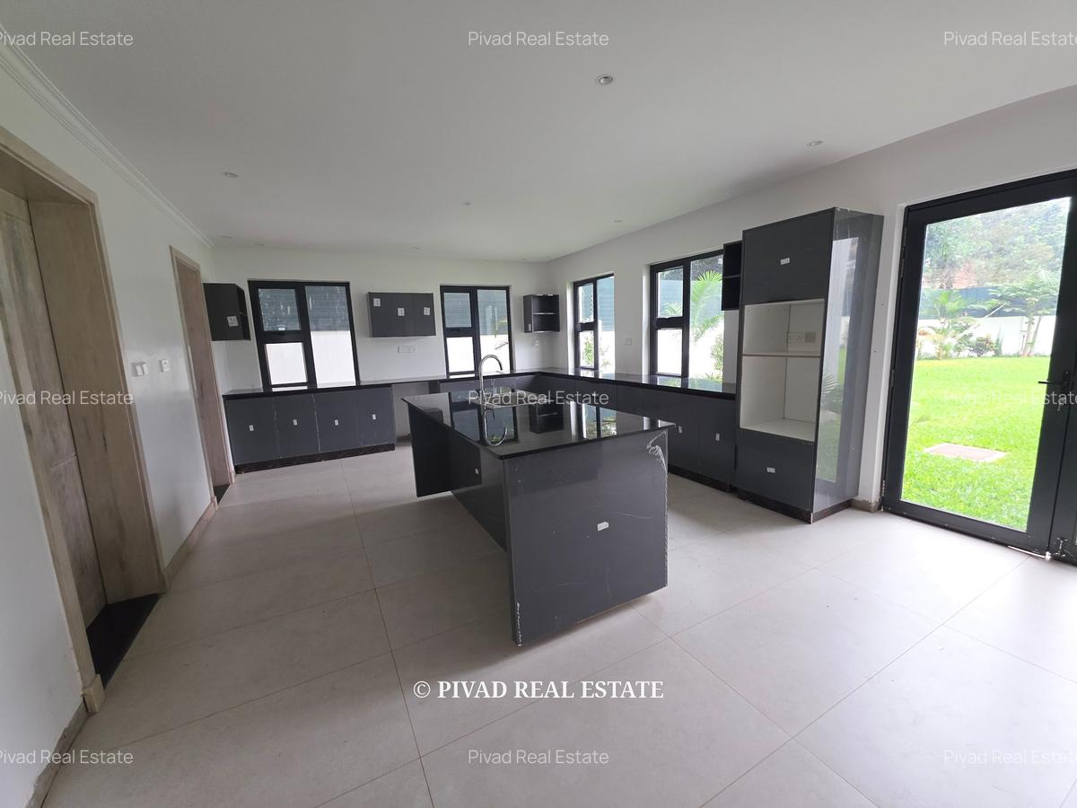 6 Bed House with Garden in Runda - 3
