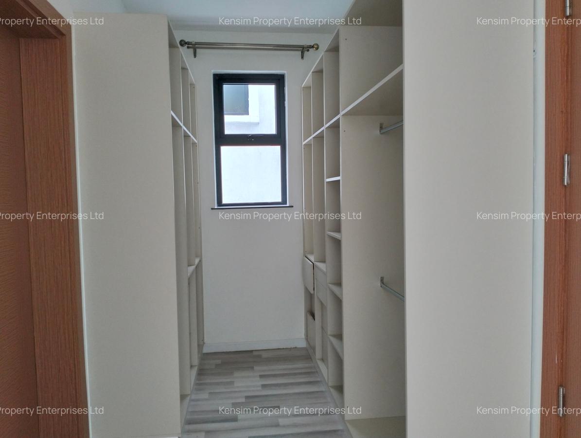5 Bed Townhouse with En Suite in Lavington - 4