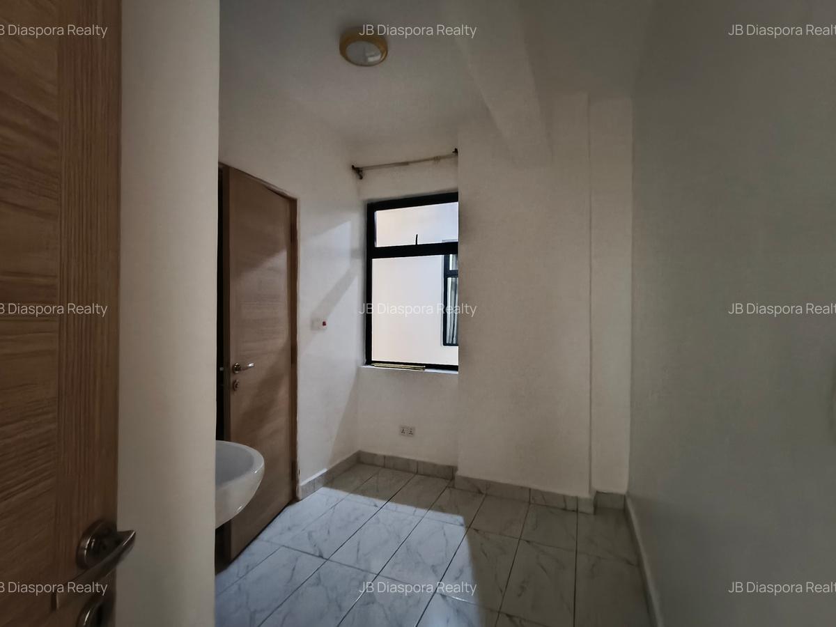 4 Bed Apartment with En Suite at 5Th Parklands Avenue - 11