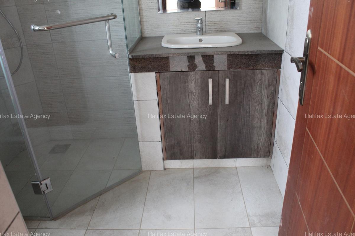 3 Bed Apartment with En Suite in Parklands - 13
