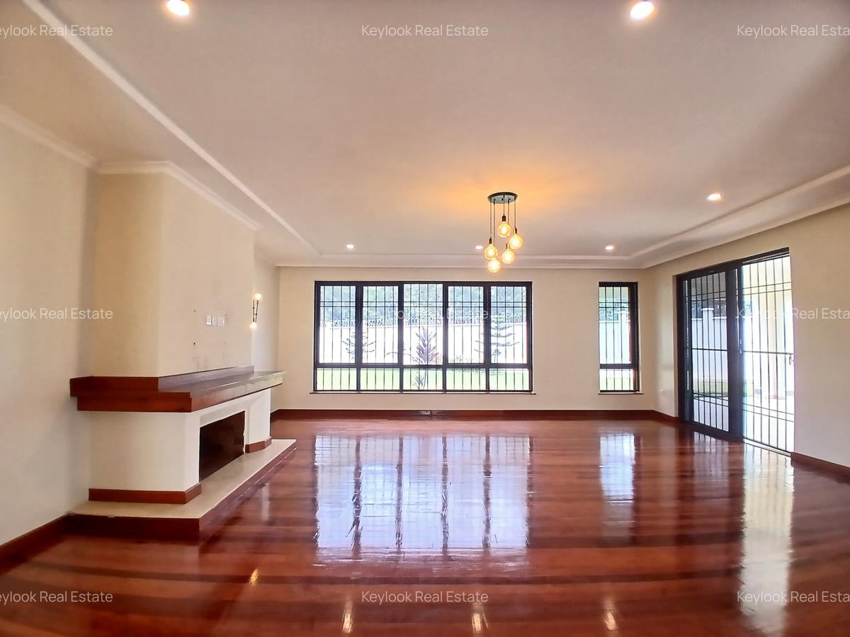 6 Bed Villa with En Suite at Kyuna Road - 9