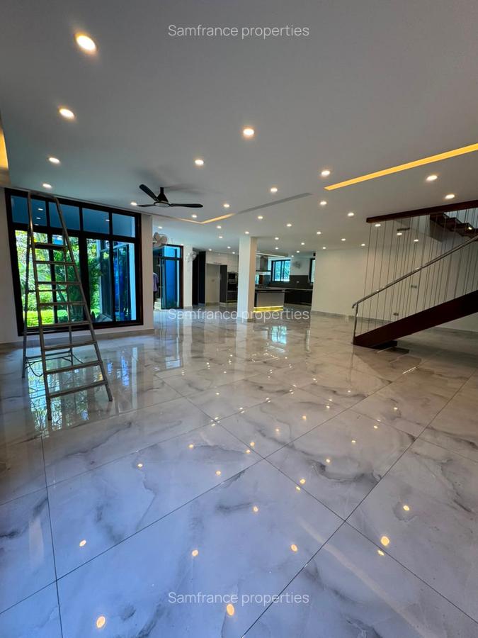 5 Bed Villa with En Suite at Moyne Drive - 10