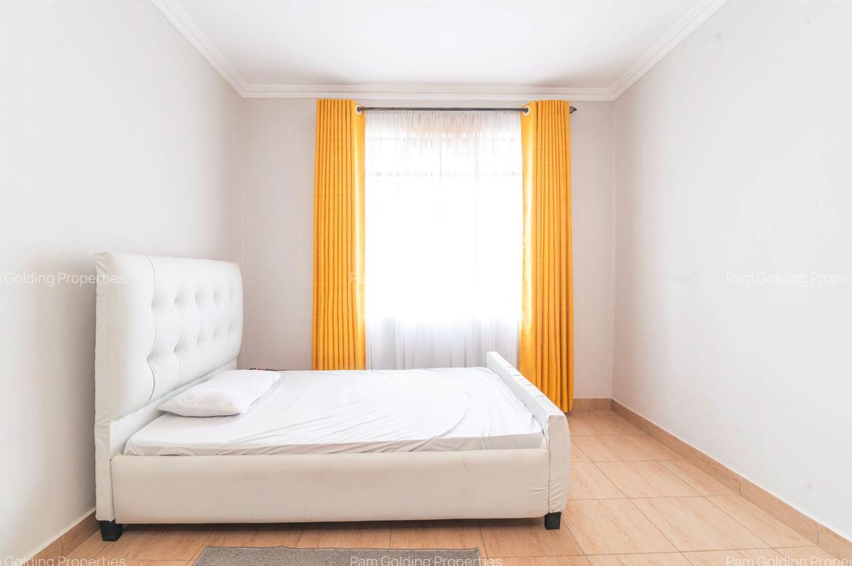 4 Bed Townhouse with En Suite at Queen Estate Road - 14