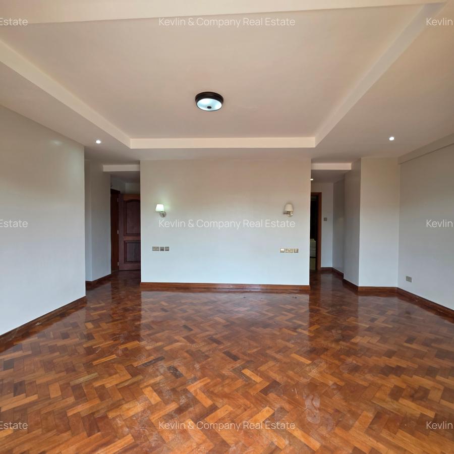 4 Bed Apartment with En Suite in Riverside - 18