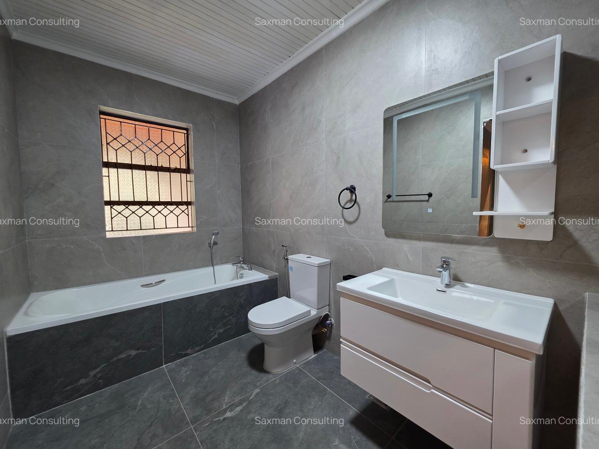 5 Bed House with En Suite in Runda - 16