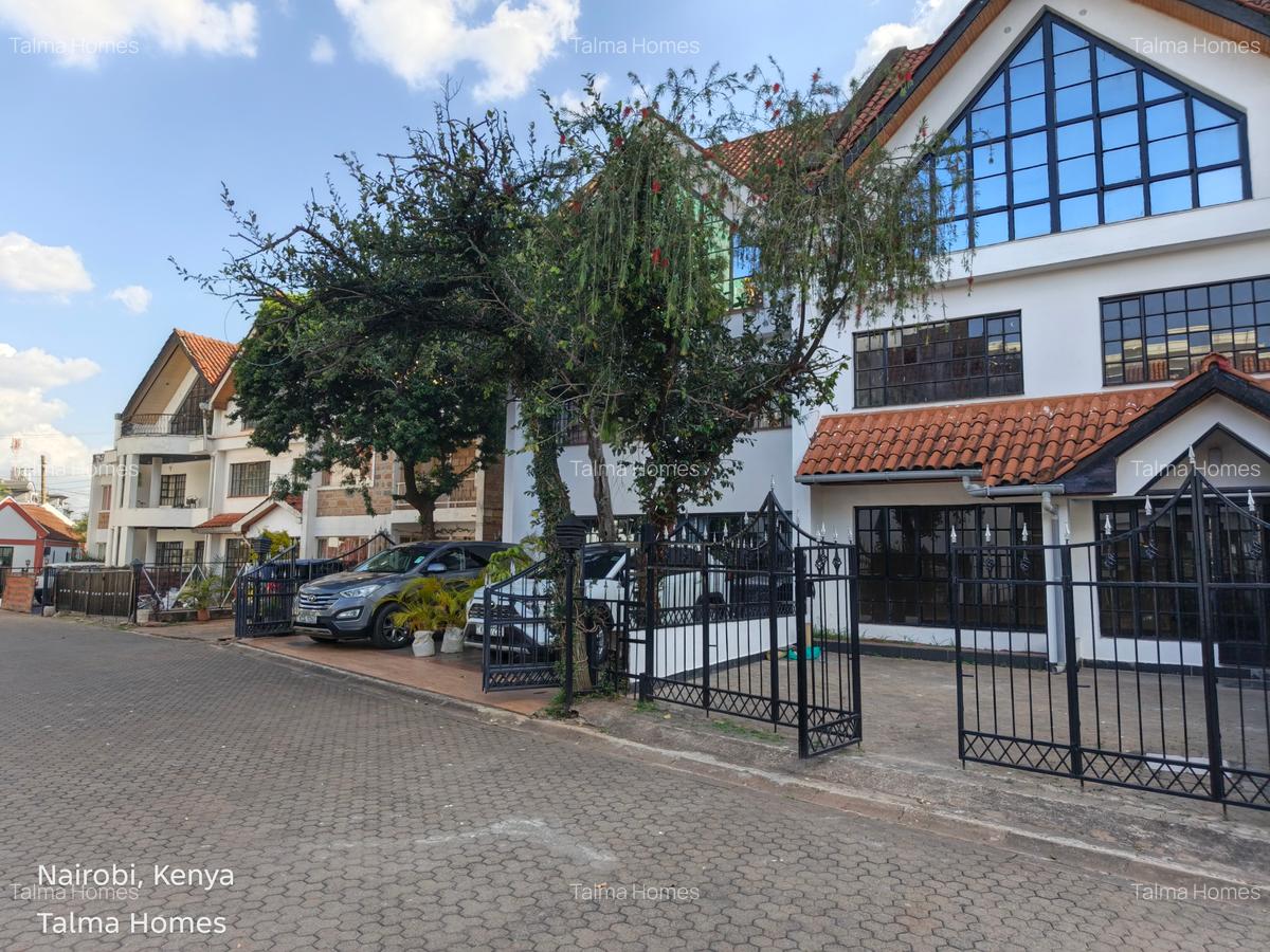 5 Bed Villa with En Suite at Off Brookside Grove - 2