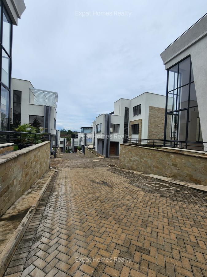 5 Bed Villa with En Suite in Lavington - 2
