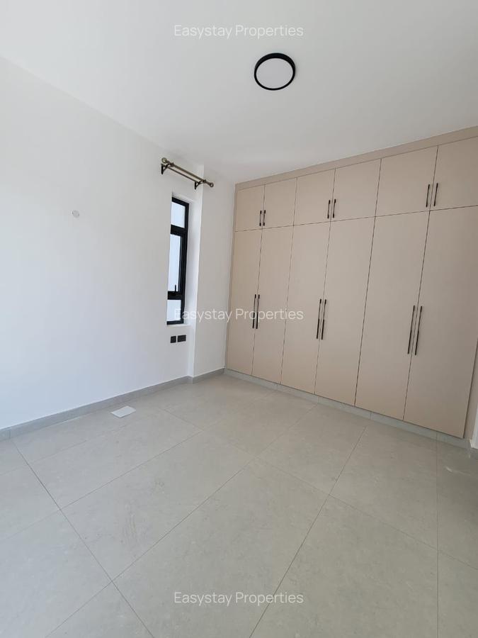 2 Bed Apartment with En Suite in Brookside - 5