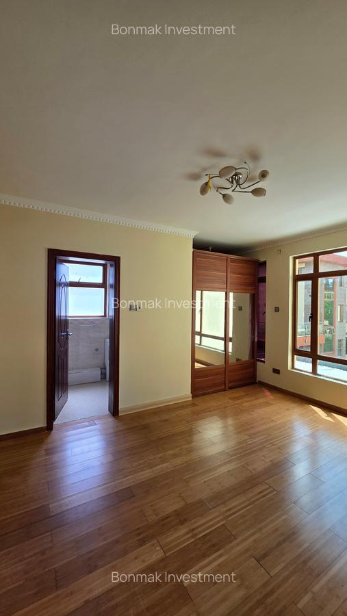 5 Bed Townhouse with En Suite at Lavington Green - 9