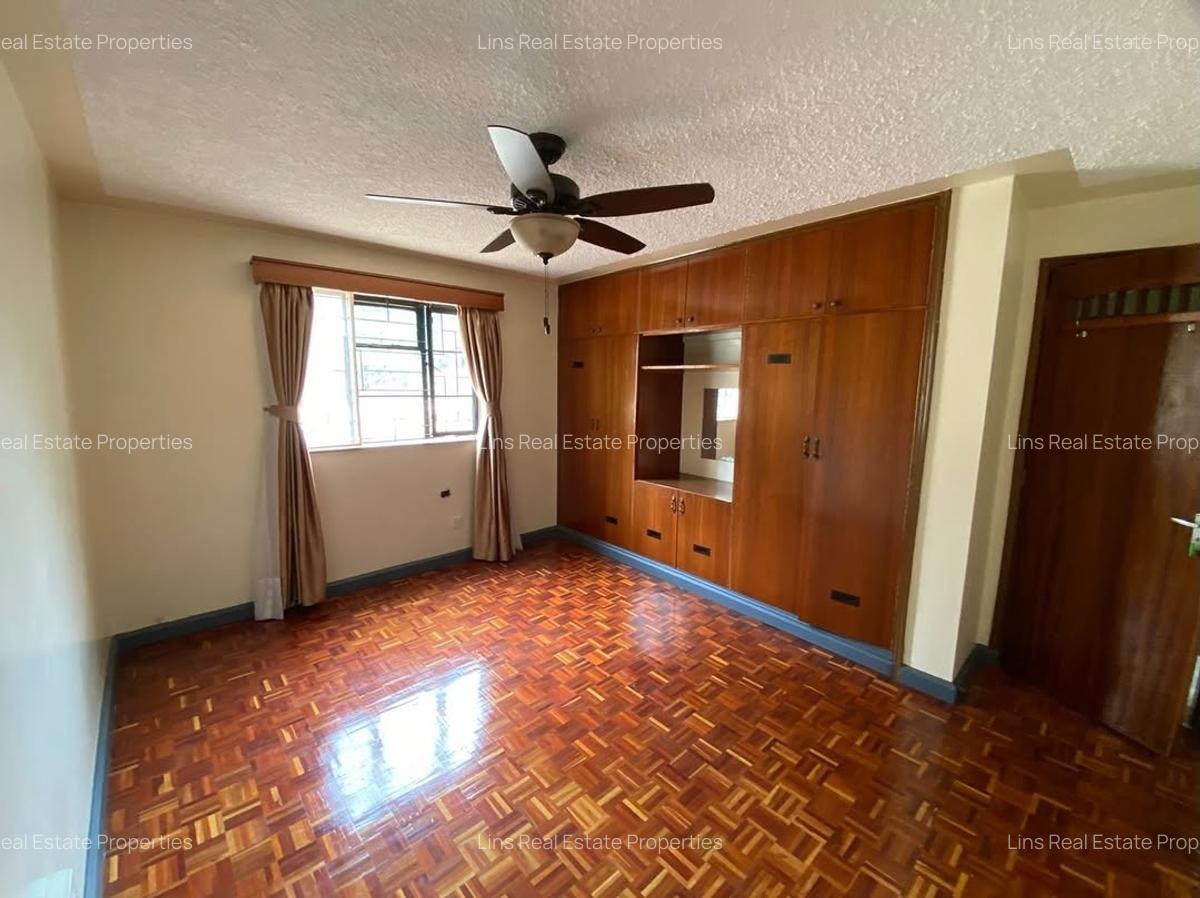 5 Bed House with En Suite in Runda - 11