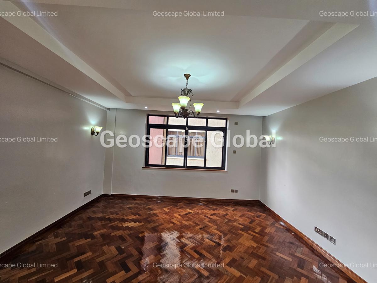 4 Bed Apartment with En Suite in Riverside - 6