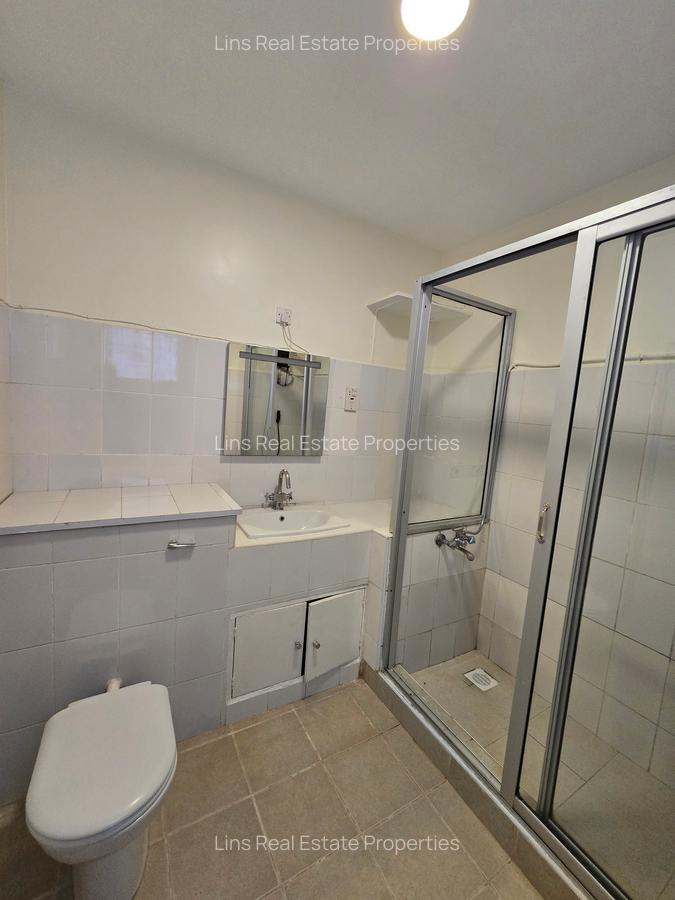 4 Bed House with En Suite in Runda - 12