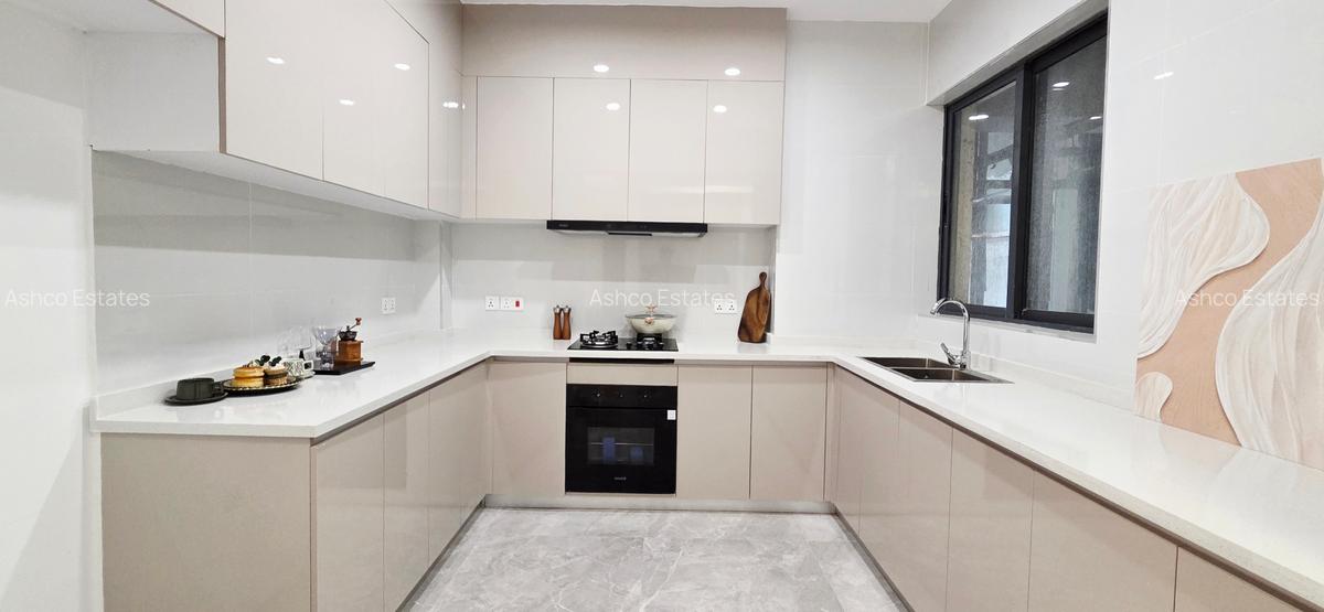 3 Bed Apartment with En Suite in Lavington - 5