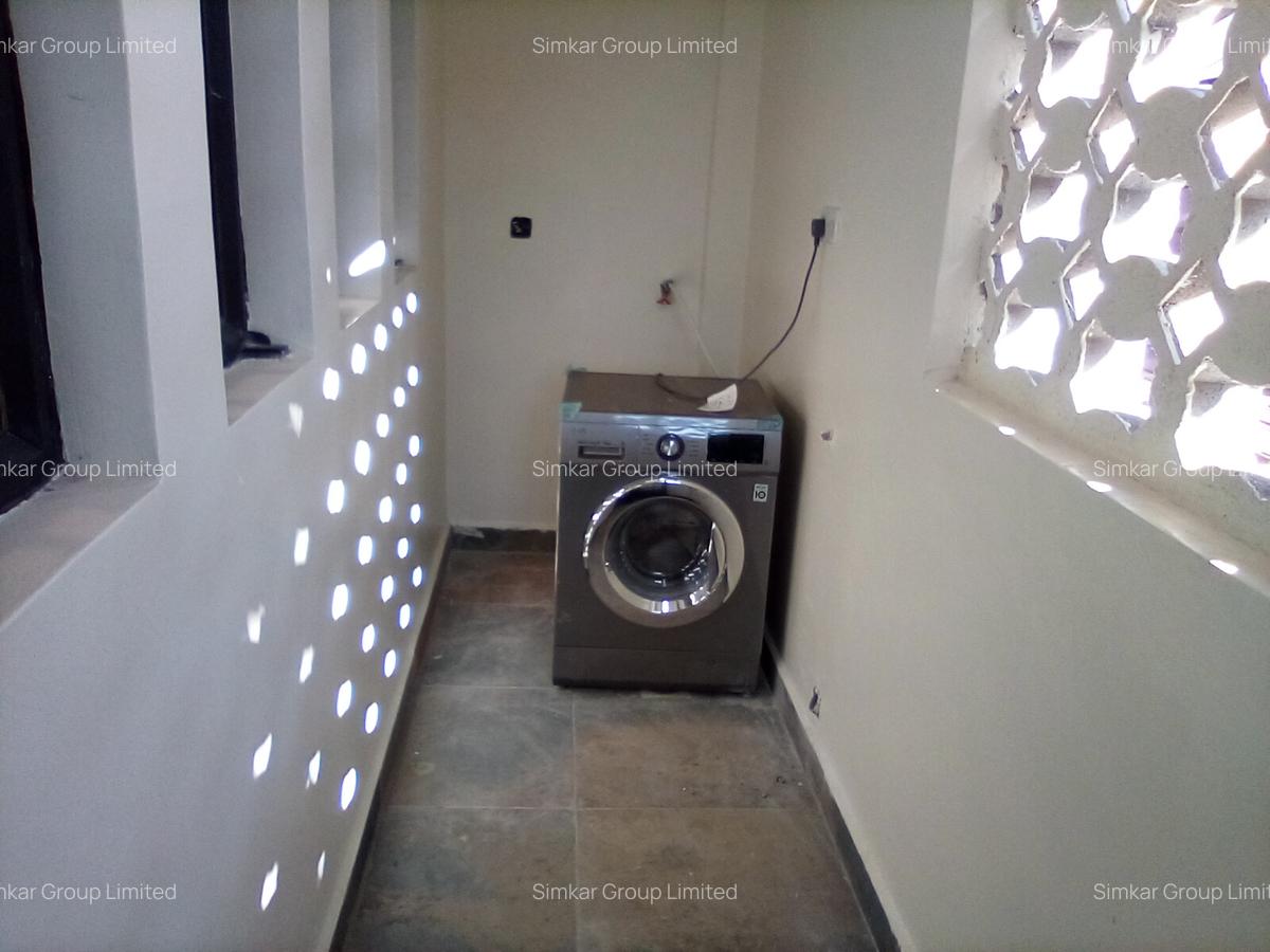 Serviced 1 Bed Apartment with En Suite at Convent Drive - 4