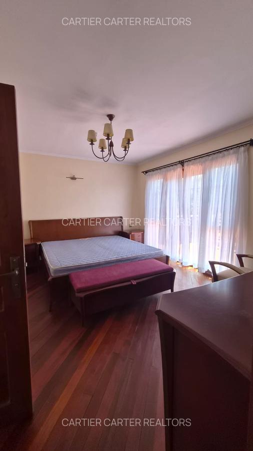 4 Bed Villa with En Suite in Windsor - 4