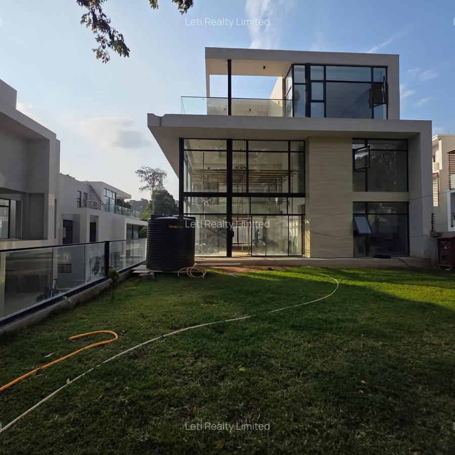 6 Bed Townhouse with En Suite in Lavington - 2