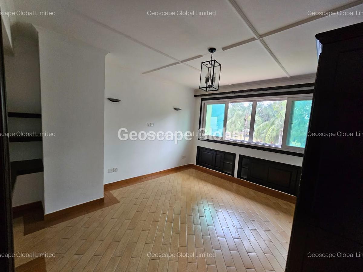 4 Bed Townhouse with En Suite in Spring Valley - 16