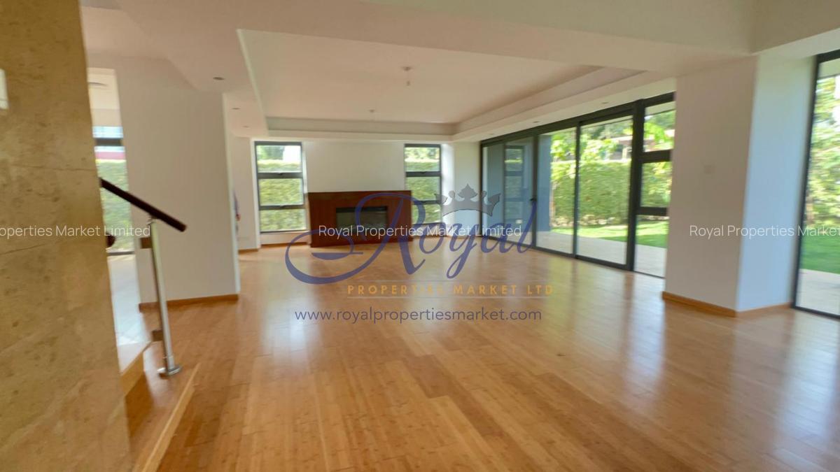 4 Bed House with En Suite in Garden Estate - 2