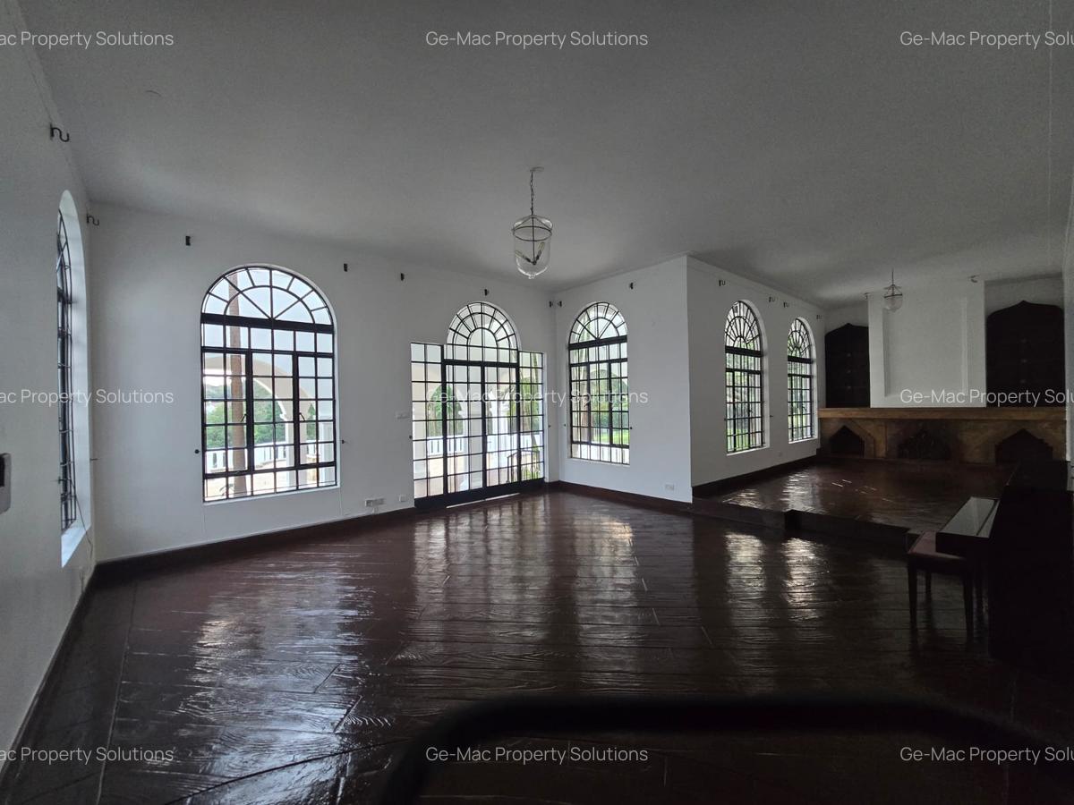 5 Bed House with En Suite in Nyari - 3