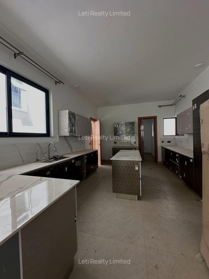 5 Bed Townhouse with En Suite in Lavington - 6