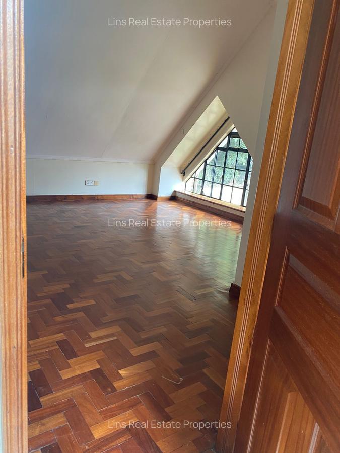4 Bed Townhouse with En Suite in Westlands Area - 17