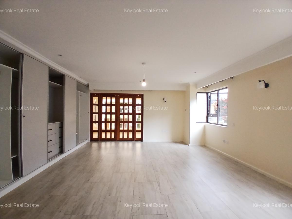 4 Bed Townhouse with En Suite at Lavington - 17