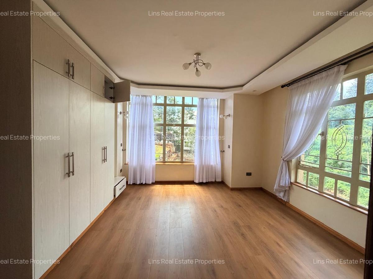 10 Bed House with En Suite in Nyari - 18