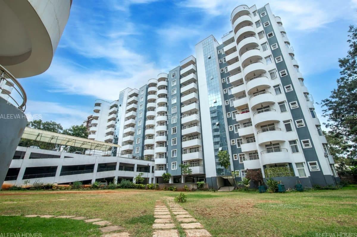 3 Bed Apartment with En Suite in Lavington - 2