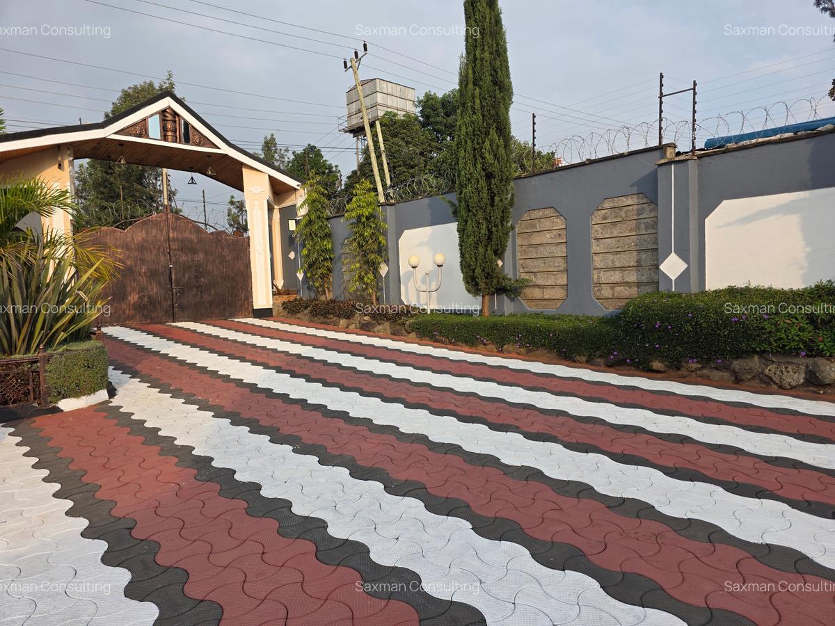 6 Bed House with En Suite in Runda - 2