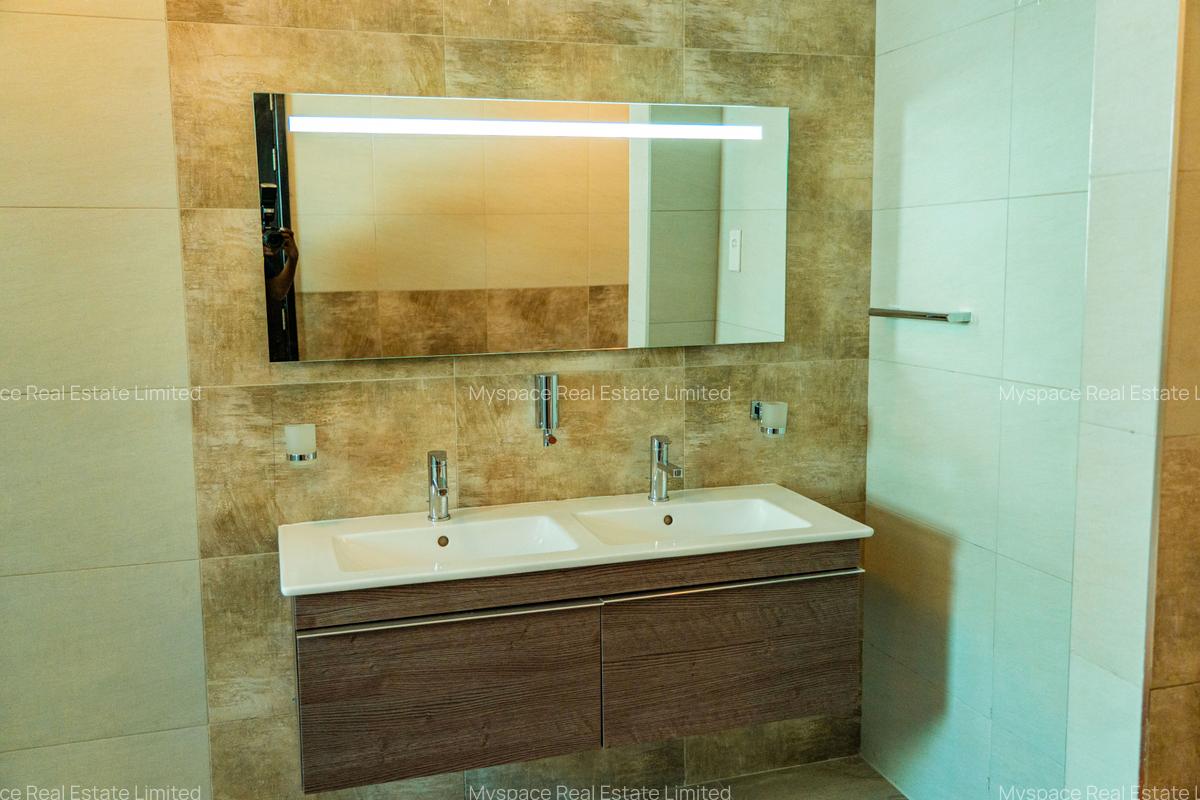 5 Bed Townhouse with En Suite in General Mathenge - 5