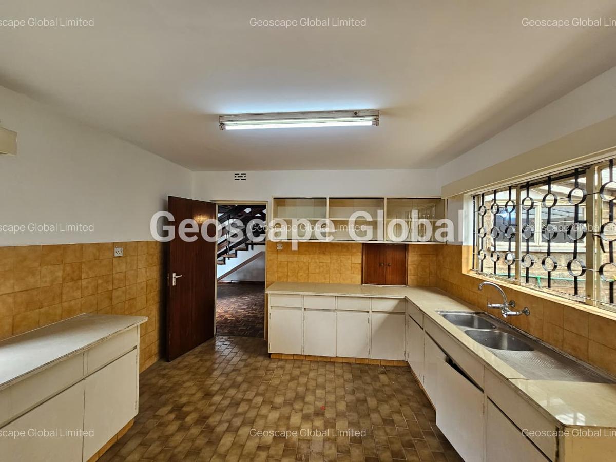 4 Bed House with En Suite in Lavington - 7