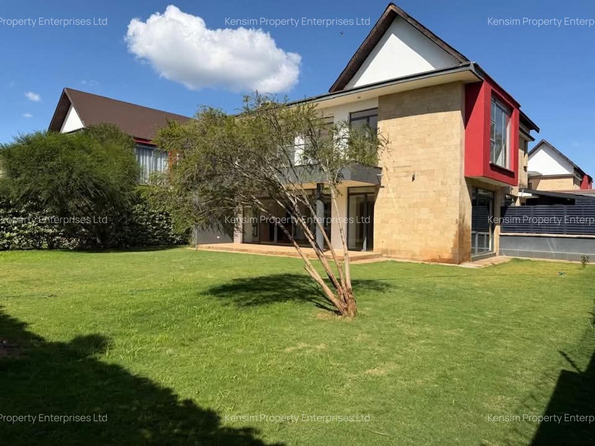 4 Bed Townhouse with En Suite in Ridgeways - 3