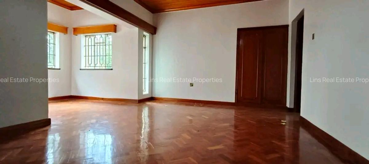 5 Bed House with En Suite in Runda - 9