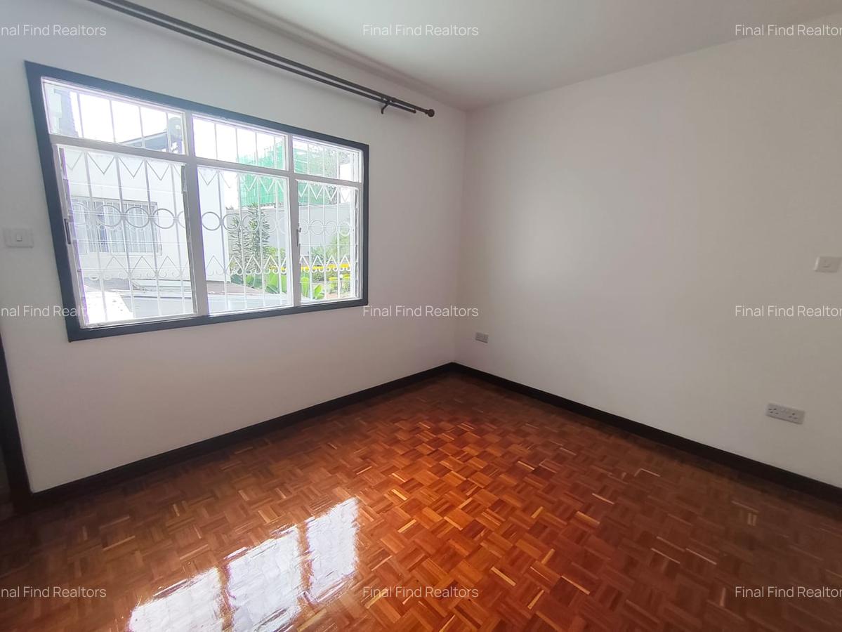 3 Bed Townhouse with En Suite in Brookside - 6