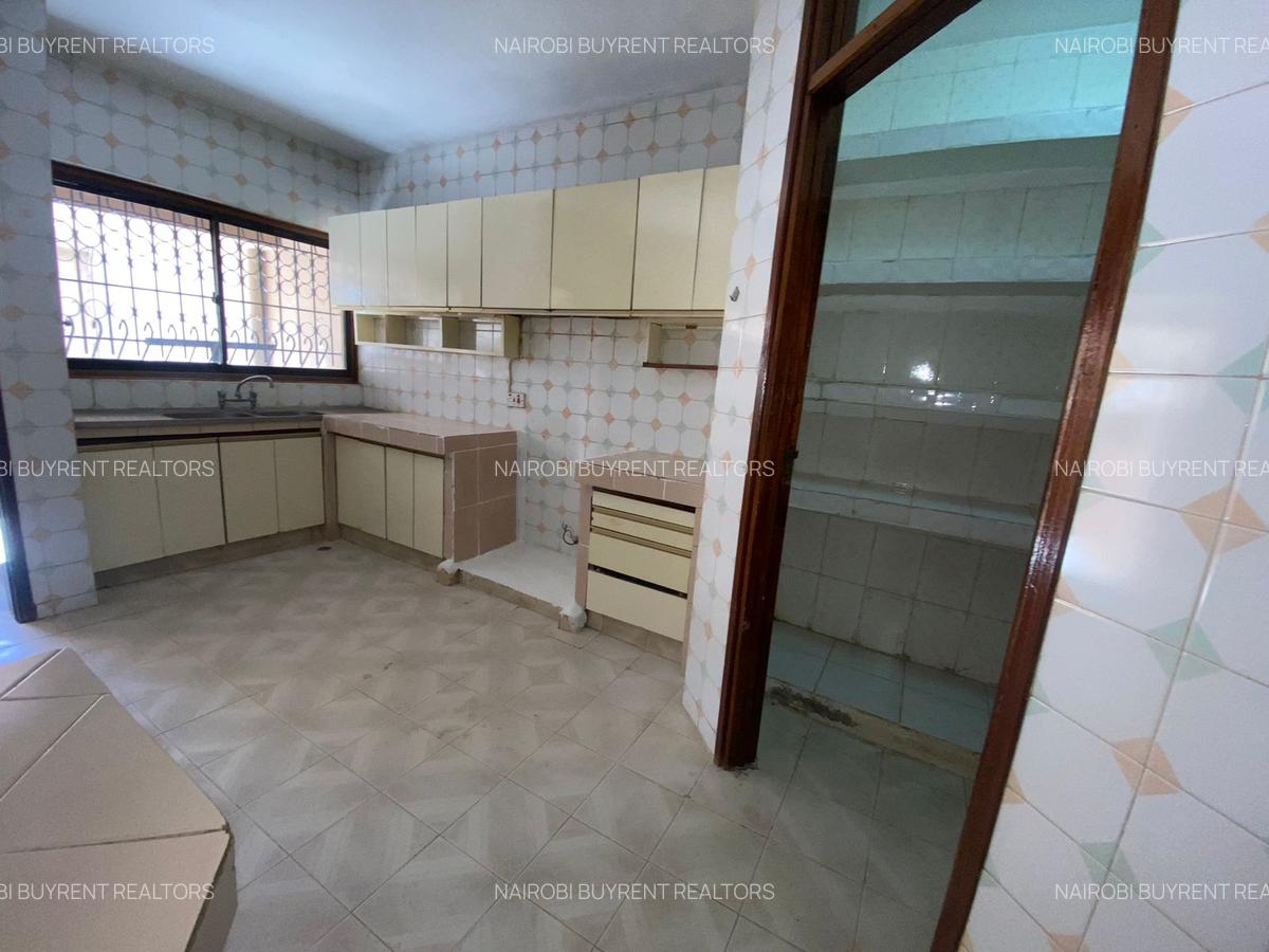 5 Bed Townhouse with En Suite in Westlands Area - 4