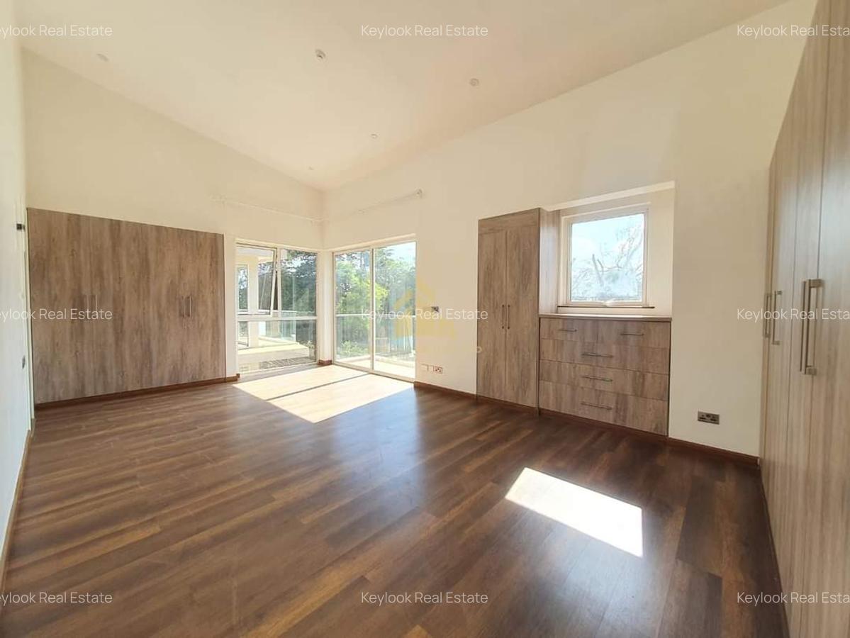 4 Bed Townhouse with En Suite at Lavington - 8