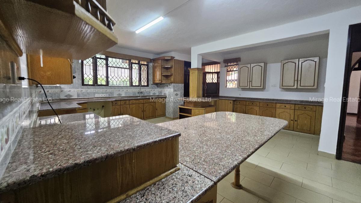5 Bed House with En Suite in Runda - 15
