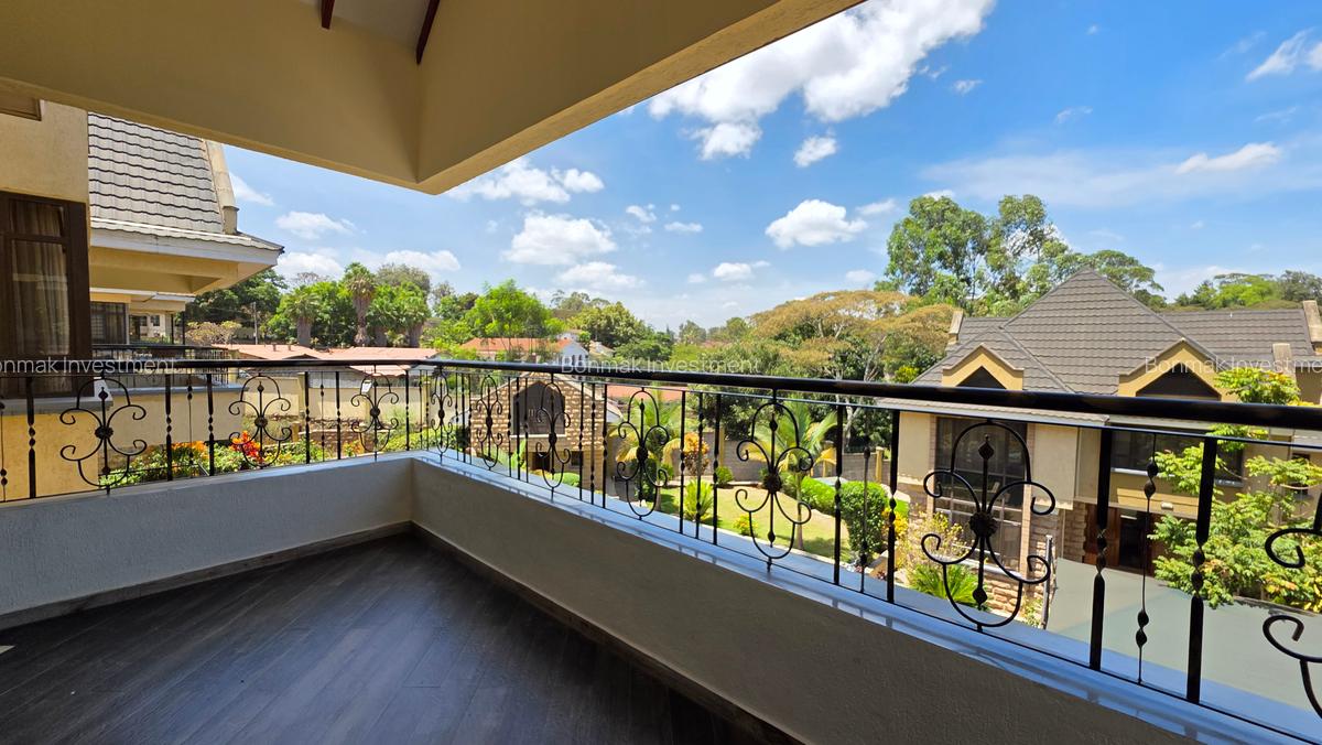 5 Bed Townhouse with En Suite at Lavington Green - 10