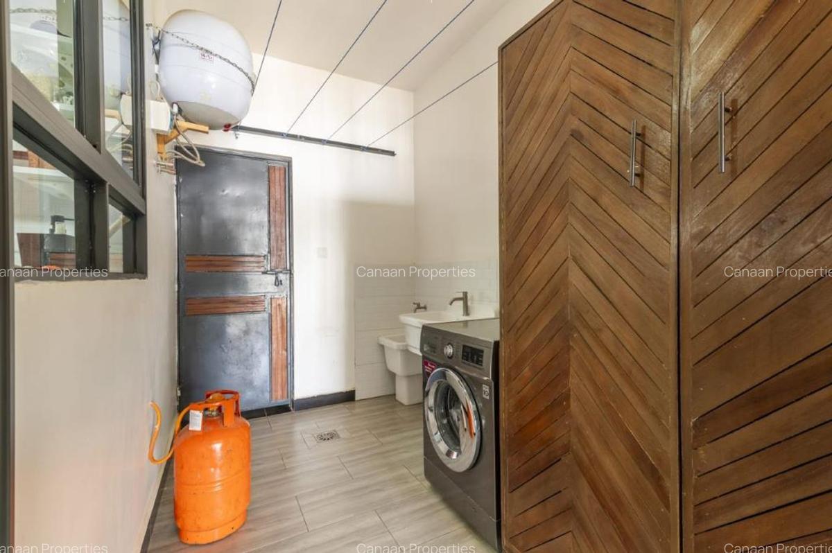 3 Bed Apartment with En Suite in Lavington - 10