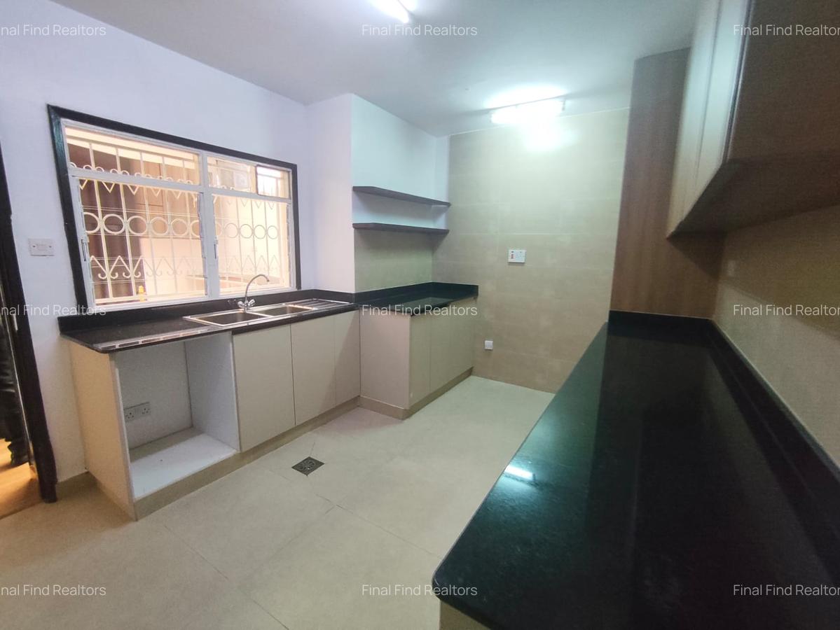 3 Bed Townhouse with En Suite in Brookside - 9